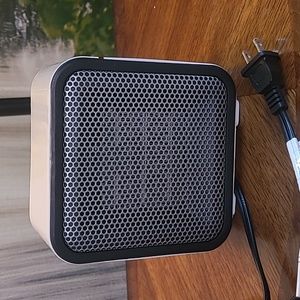 New! Amazon Basics 500 watt ceramic small space personal mini heater